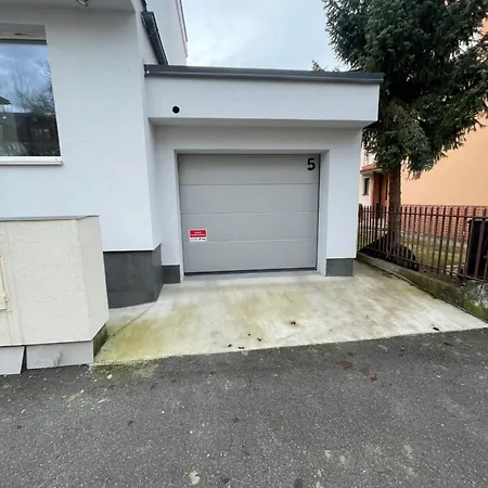 Komfortne Byvanie S Garazou - Parkovanim Apartment *