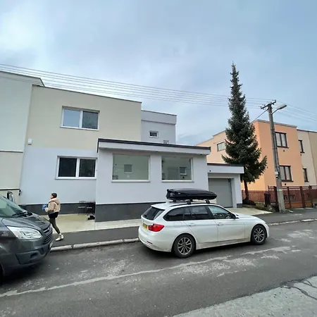 Komfortne Byvanie S Garazou Alebo Parkovanim Апартаменты