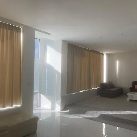 Apartment Komfortne Byvanie S Garazou - Parkovanim *