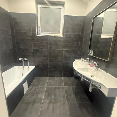 Komfortne Byvanie S Garazou Alebo Parkovanim * زيلينا