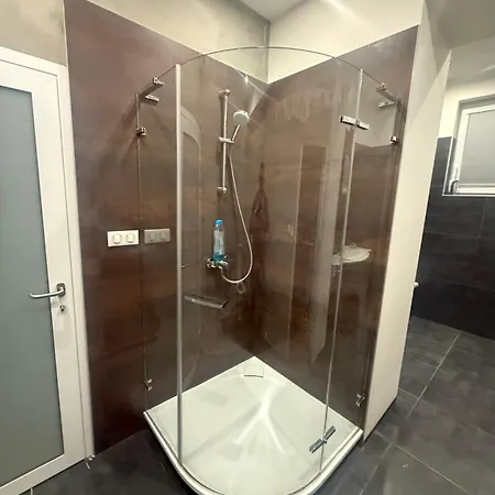 شقة Komfortne Byvanie S Garazou Alebo Parkovanim