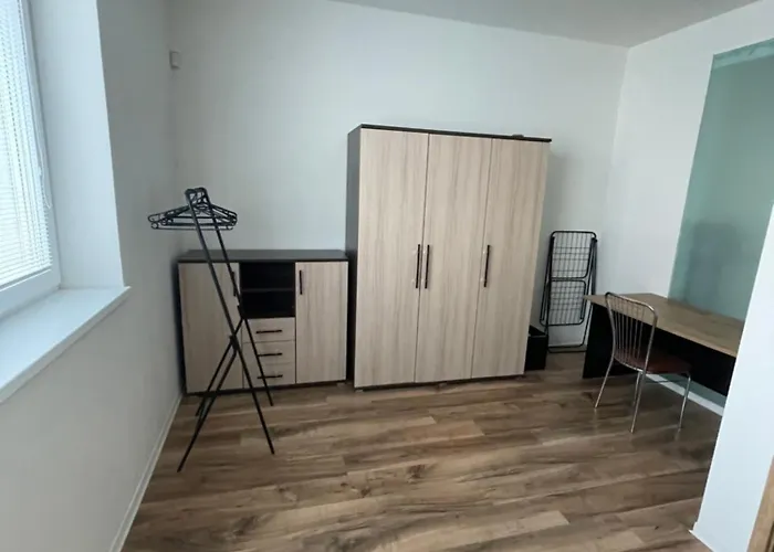 Komfortne Byvanie S Garazou Alebo Parkovanim ジリナ