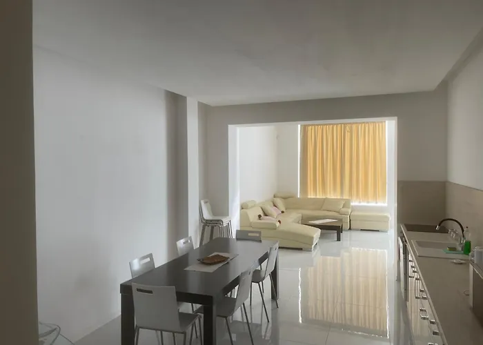 Komfortne Byvanie S Garazou Alebo Parkovanim * ジリナ