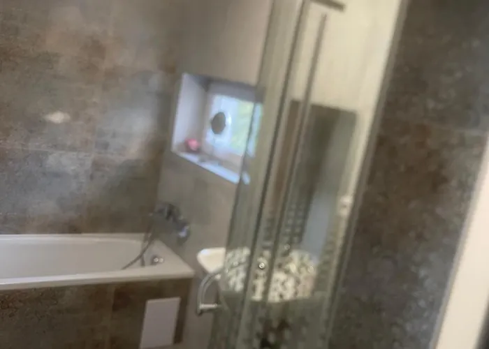 Komfortne Byvanie S Garazou Alebo Parkovanim * ジリナ